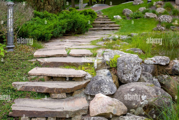 Taman Bawah Tangga dengan Batu Alam